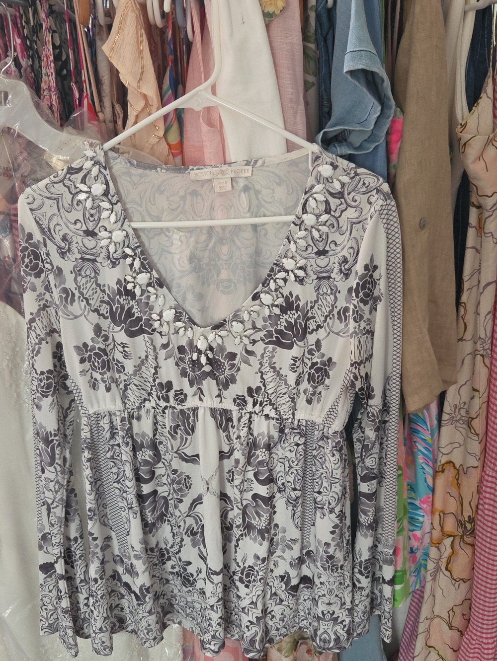 Boston Proper Dark Grey & White Floral V-Neck Long Sleeve Tunic